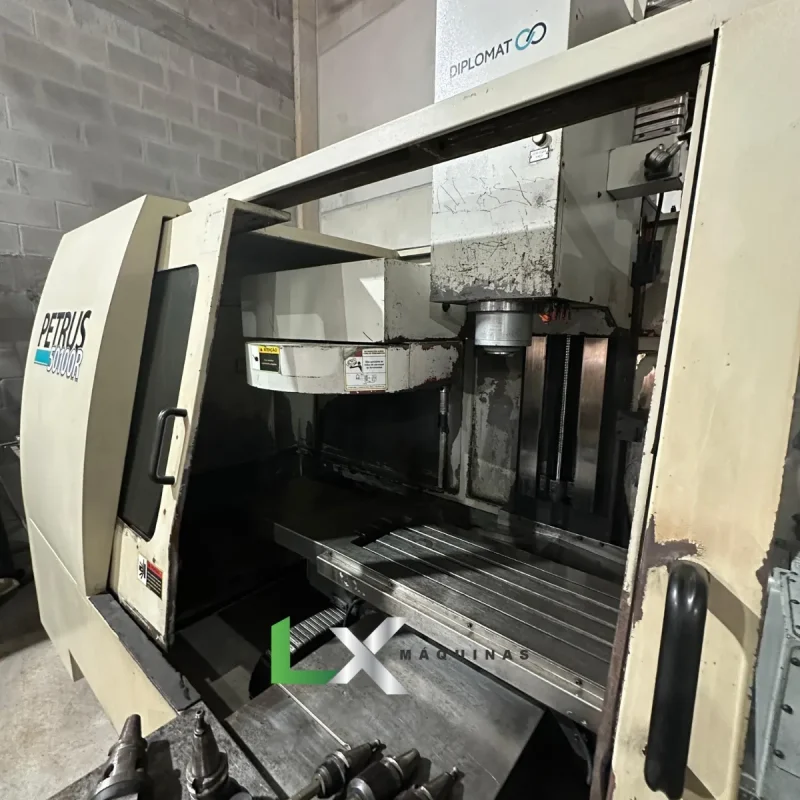 CENTRO DE USINAGEM DIPLOMAT 50100 COM 4 EIXO - 1000 X 453 X 600 MM - ANO 2020 (3)