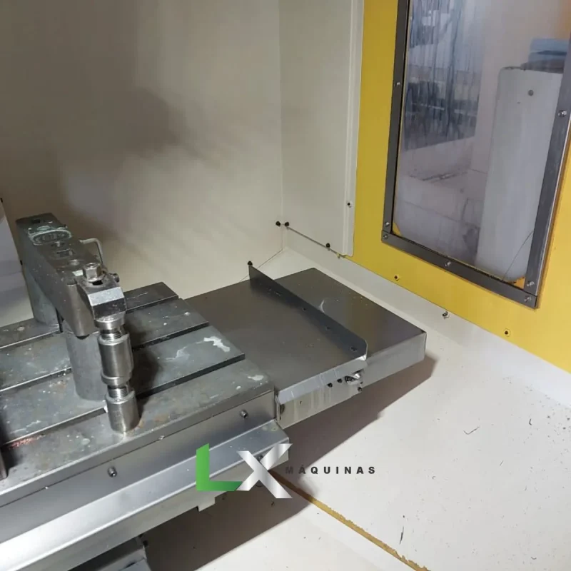 CENTRO DE USINAGEM E FURAÇÃO FANUC ROBODRILL ALPHA-D21liB5 - ANO 2023 (4)