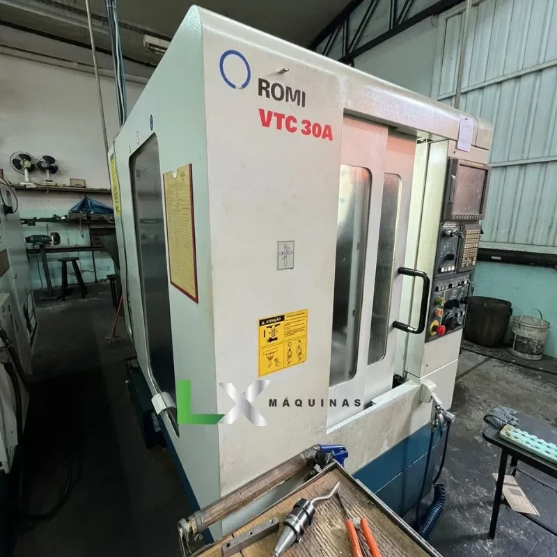 CENTRO DE USINAGEM E FURAÇÃO ROMI VTC30A - 2017 (4)