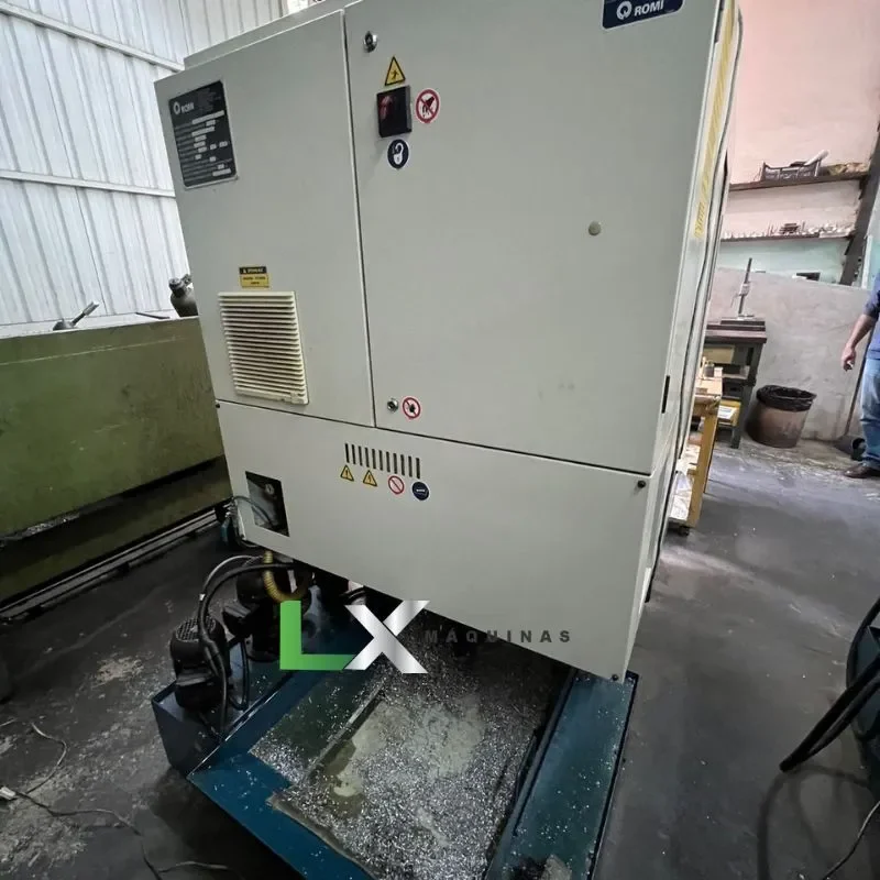 CENTRO DE USINAGEM E FURAÇÃO ROMI VTC30A - 2017 (6)