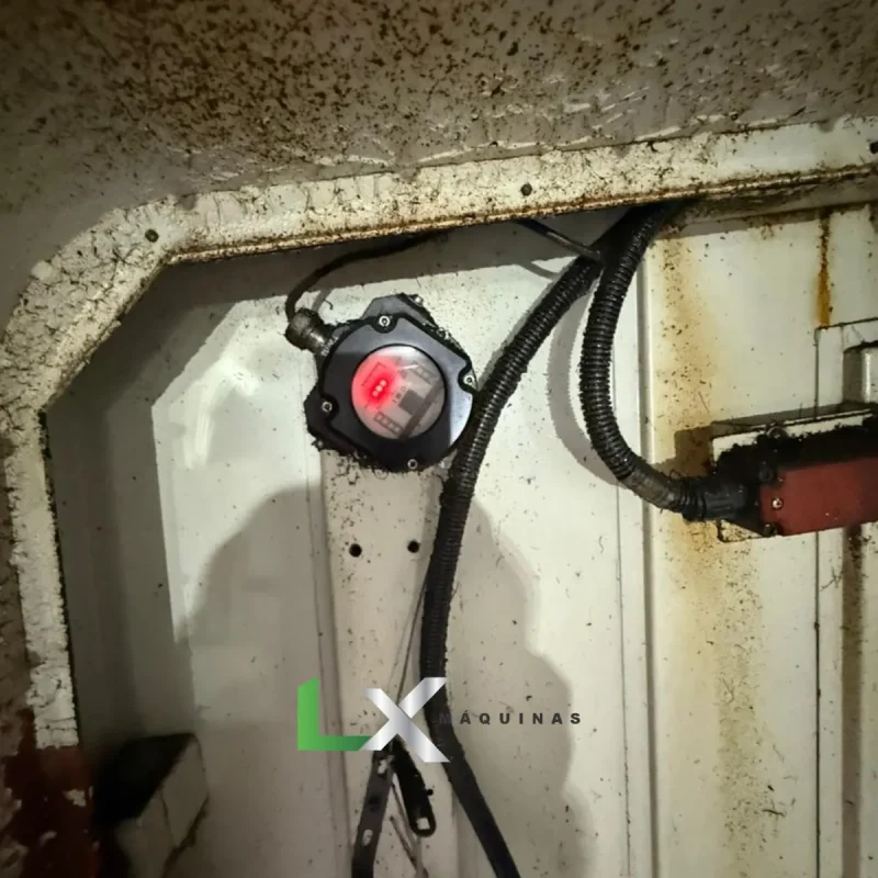 CENTRO DE USINAGEM MIKRON VCE1400 - 1400 X 650 X 675MM - ANO 2003 (4)