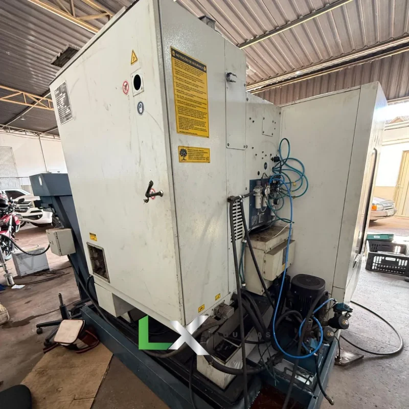 CENTRO DE USINAGEM ROMI D560 – SIEMENS – COM TRANSPORTADOR DE CAVACOS (2)