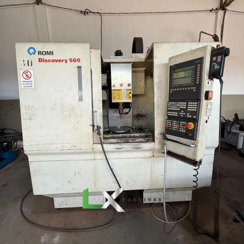CENTRO DE USINAGEM ROMI D560 – SIEMENS – COM TRANSPORTADOR DE CAVACOS (5)