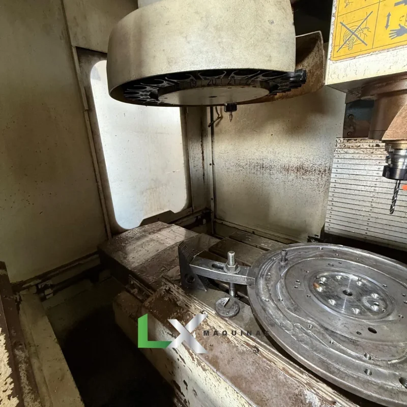 CENTRO DE USINAGEM ROMI D560 – SIEMENS – COM TRANSPORTADOR DE CAVACOS (9)