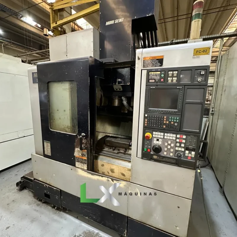 CENTRO DE USINAGEM VERTICAL MORI SEIKI SVD403 - 600 X 430 X 460 MM - ANO 2001 (8)