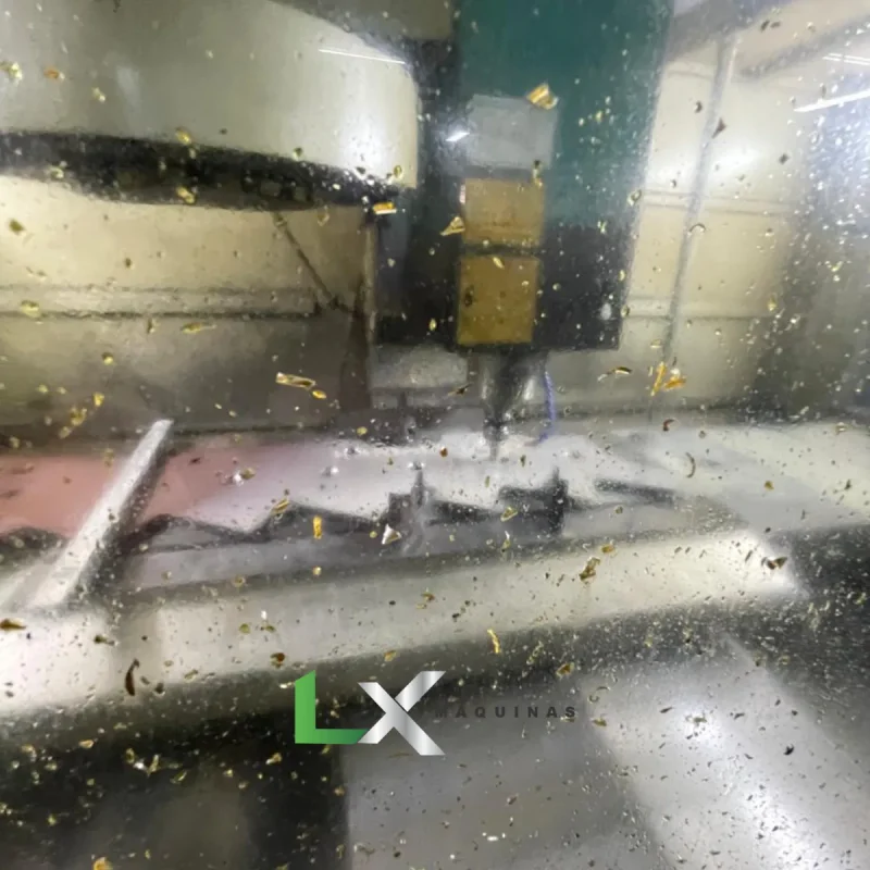 CENTRO DE USINAGEM VERTICAL SINITRON VMC-1000L (6)