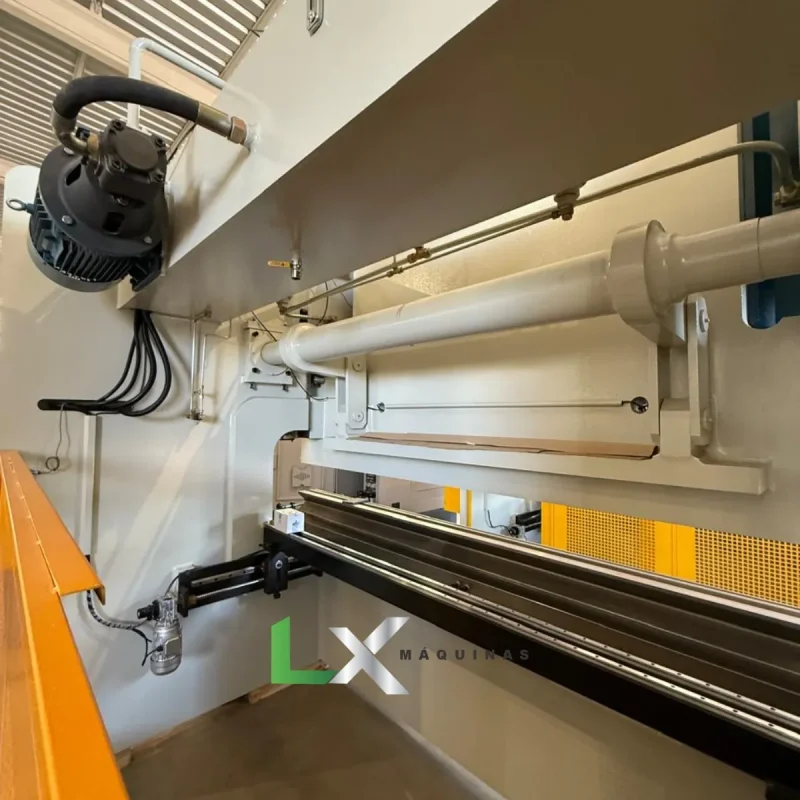 DOBRADEIRA HIDRÁULICA CN PVK 300 TON X 3200 MM (2)