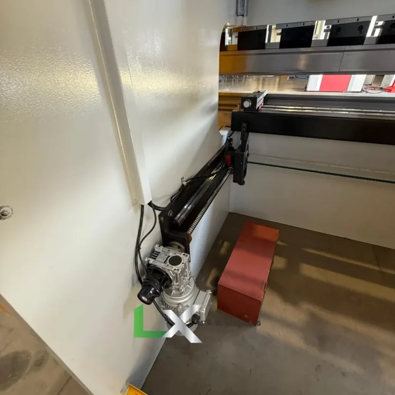 DOBRADEIRA HIDRÁULICA CN PVK – 125 TON X 3200 MM (5)