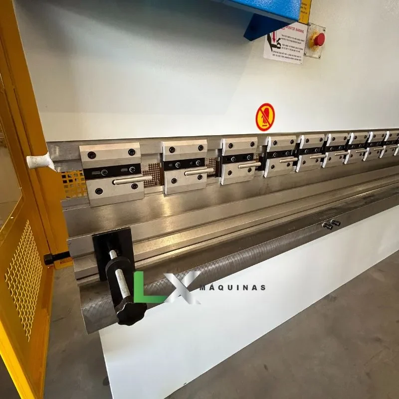 DOBRADEIRA HIDRÁULICA WC67Y - 250 X 3200 (5)