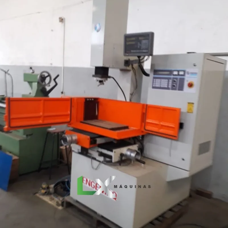 ELETROEROSÃO A PENETRAÇÃO ENGEMAQ EDM200-NC 40A COM DIGITAL (1)