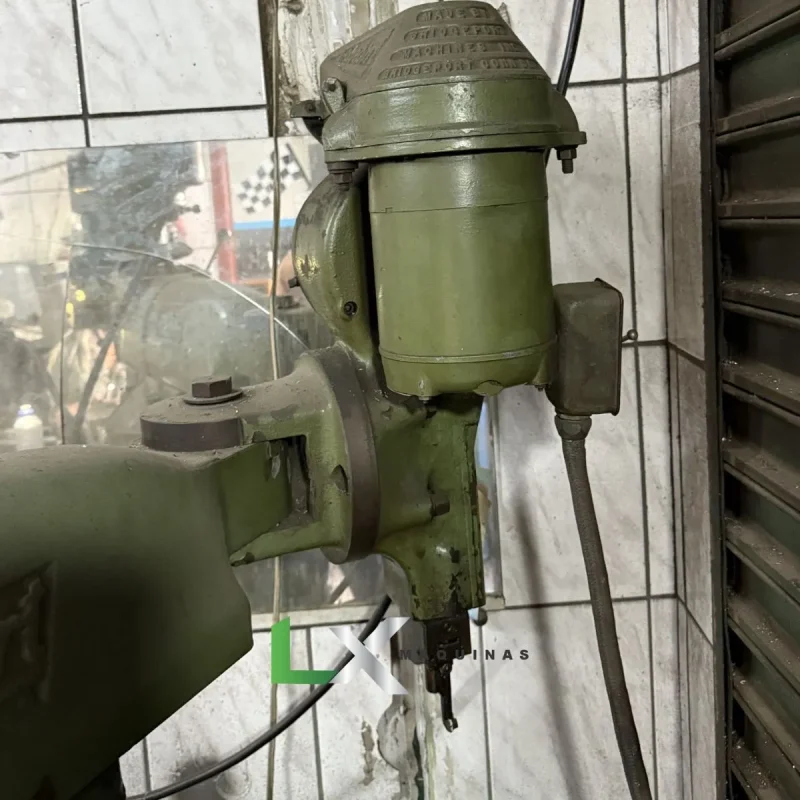 FRESADORA BRIDGEPORT ISO 30 COM CABEÇOTE FERRAMENTEIRO E CHAVETEIRO + INVERSOR (4)