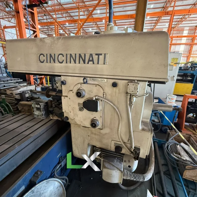 FRESADORA CINCINNATI ISO 50 - 1250 X 500MM (5)