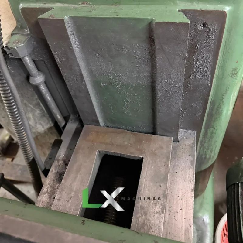 FRESADORA FERRAMENTEIRA INDUMA -ISO 40 - AUTOMÁTICO NOS 3 EIXOS (8)