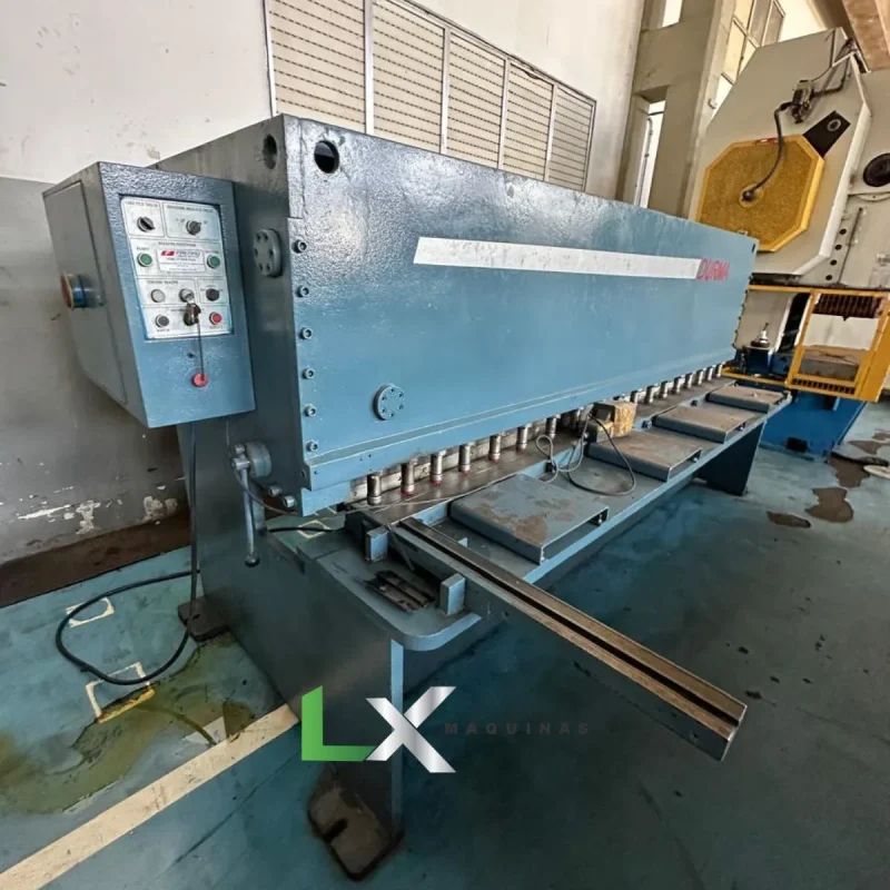 GUILHOTINA HIDRÁULICA MARCA DURMA - 3.000 X 6.4 MM (4)