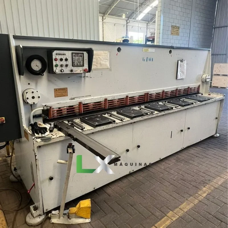 GUILHOTINA HIDRAULICA NC 3000 X 1 (1)