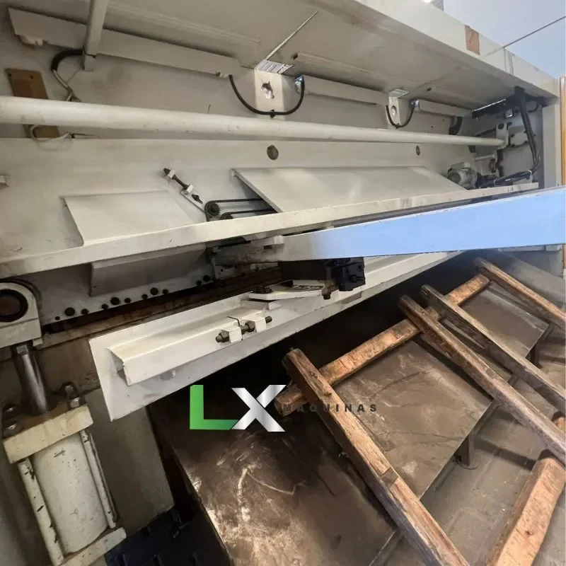 GUILHOTINA HIDRAULICA NC 3000 X 1 (3)